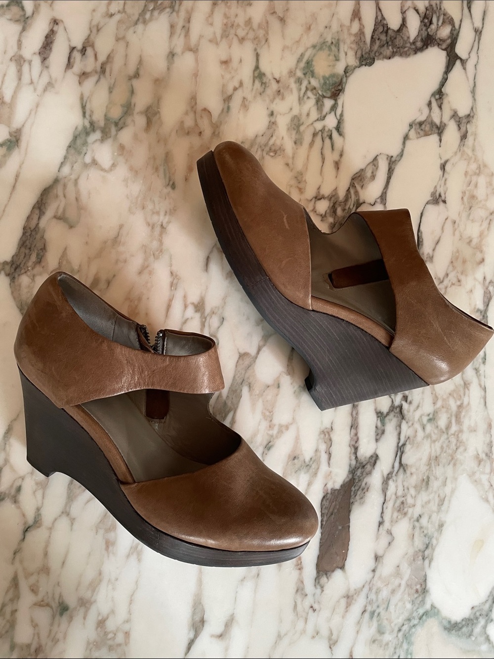 Eileen Fisher Taupe Leather Wedge Mary Jane Heels sz 8